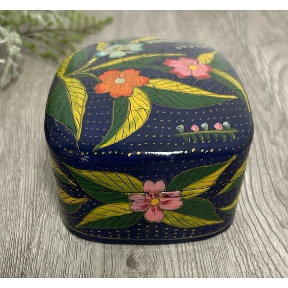 Vintage India Hand Painted Lacquered Paper Mache Lidded Trinket Box Blue Floral - Picture 3 of 12
